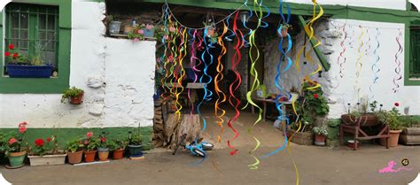 Una casa ibicenca a todo color paredes blancas y suelo neutro para dejar volar nuestra imaginación con colores tan fuertes como el rosa o el amarillo. Piñata casera para cumpleaños | decoración fiestas en 2019 ...
