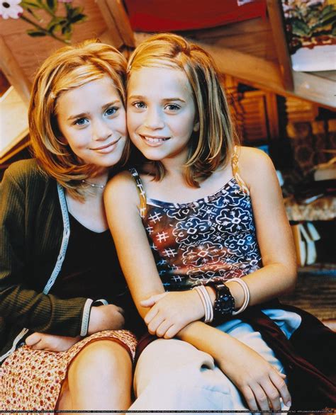 Ashley Olsen Left And Mary Kate Olsen Right Sisters 1998 Olsen