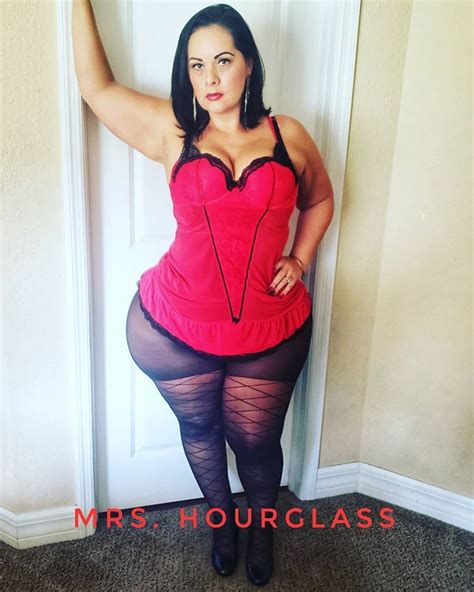 Mrs Hourglass Auf Instagram Its Getting Real Hot Real Fast Https Onlyfans Com