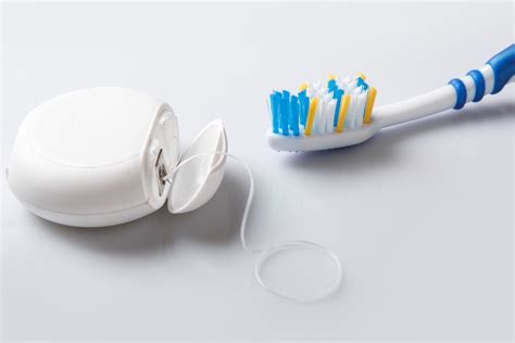 ¿cómo Usar Hilo Dental Correctamente Clínica Dental Realengo