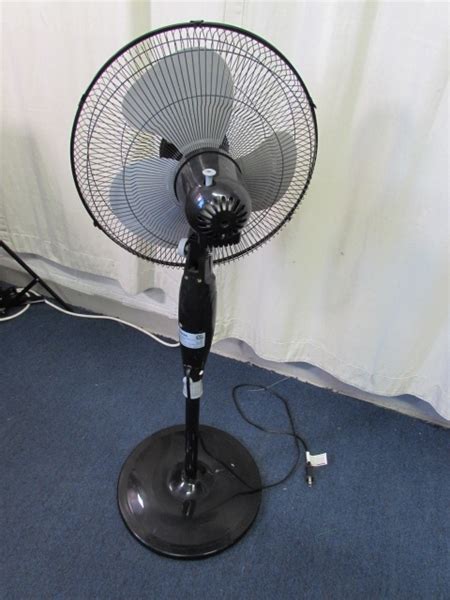 Lot Detail Holmes Oscillating Stand Fan