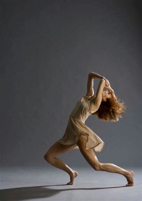 Pin By Min Ru On Poses With Images Contemporary Dance Dance Photography Dance Photos