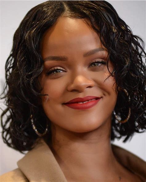 Pin By Luna 🌙 On H O L Y T R I N I T Y Rihanna Hairstyles Rihanna