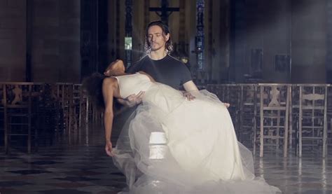 The official andrea bocelli website. Andrea Bocelli Sings In Empty Church When He's Joined By ...