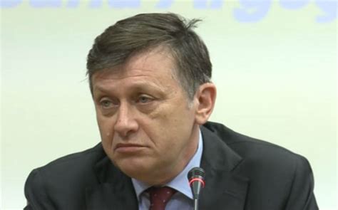 George crin laurențiu antonescu is a romanian politician, who was president of the national liberal party from 2009 to 2014. Crin Antonescu, blocat la Iași. Cursa aeriană spre ...