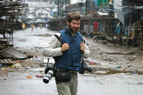 War Photojournalist Remembered In Documentary Hondros Cbs News