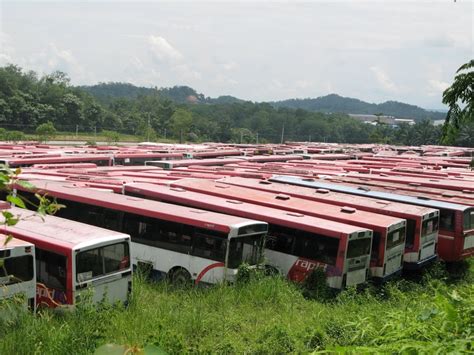 Di samping menjalankan rangkaian 165 laluan bas, kami juga mengendali operasi aliran rel kelana jaya (sebelum ini dikenali sebagai putra). RAPID KL