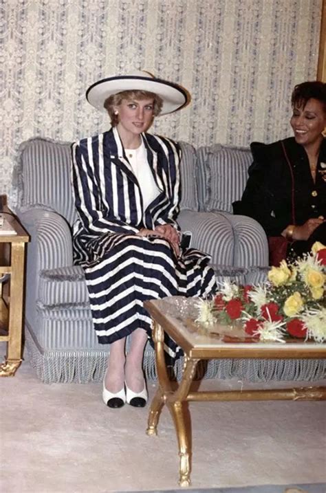 30 Rare And Amazing Photos Of Princess Diana Page 23 Of 31 True