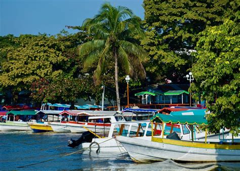 The veracruz is spacious in the first two rows of seats, and adults will have enough room in the front variety isn't the driving force behind the 2012 hyundai veracruz. Veracruz Travel Guide - Mexico Dave