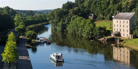 À l'ubo, vous avez le choix entre plus de 250 formations du bac + 2 au bac + 8 (doctorat), en alternance ou non, en formation initiale comme en reprise d'études. The Nantes to Brest canal | Brittany tourism