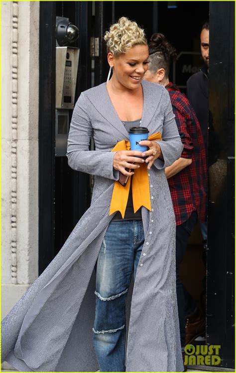 pink gives update on christina aguilera feud photo 3942573 christina aguilera pink photos