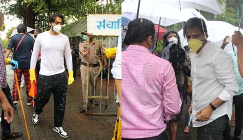 His impeccable comic timing with the lead actors received a huge response from the viewers at that time. RIP Sushant: Shraddha Kapoor, Kriti Sanon, Vivek Oberoi ...