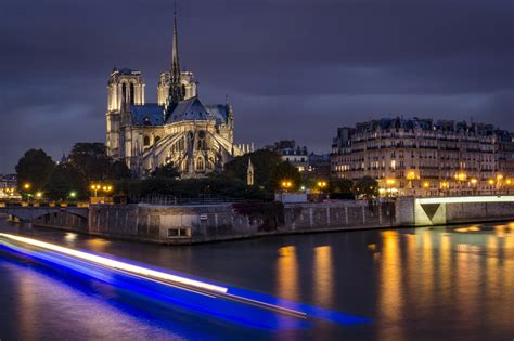 Paris Night Photo Tour — Aperture Tours