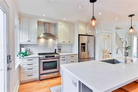 18 White Kitchen Backsplash Ideas That Pop