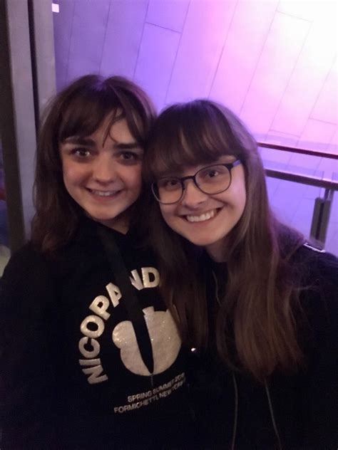 Maisie With Fan First Preview Night I And You Rmaisiewilliams