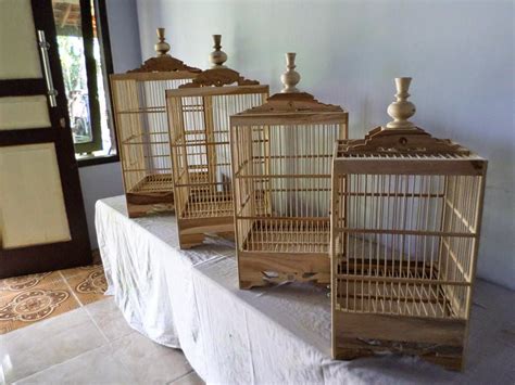 Ini adalah salah satu cara membuat sangkar jebakan burung keci, di video ini hanya memberi contoh proses pada tahap pembuatan rangka (part 1) klik subscribe untuk mendapatkan update part 2 yaitu pemasangan dinding kawat, part 3 pembuatan sistem. Hobi Burung: Sangkar burung montoran solosangkar burung ...