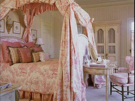 My bedroom is cold (or hot) at night. Oh My....luv Pink | Pink bedrooms, French country design