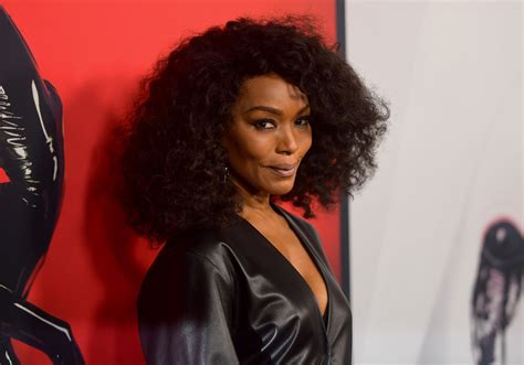 Angela Bassett 61 Defied Age In Strapless Green Gown With Long Train At The Naacp Image Awards