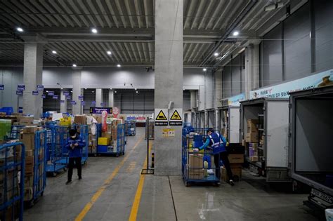South Korean e-commerce firm Coupang stretched by order surge as Covid-19 cases jump | The Star