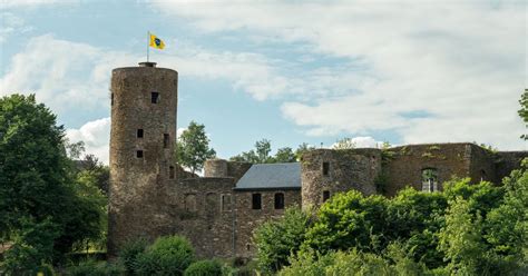 La belgique n'est pas forcément la première destination que l'on choisit pour un weekend ou des. Château fort de Burg-Reuland | Wallonie Belgique Tourisme