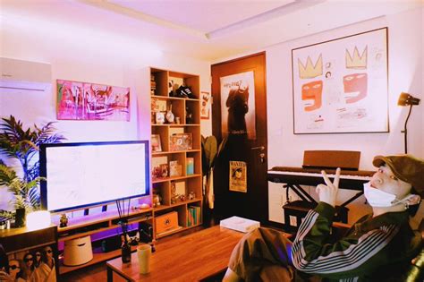 Sep 28, 2020 · thankfully, you don't have to get rid of your favorite furnishings or even rearrange your layout to experience a fresh design aesthetic, all you have to do is change your zoom background. TREASURE on Twitter in 2021 | Aesthetic rooms, Asahi, New room