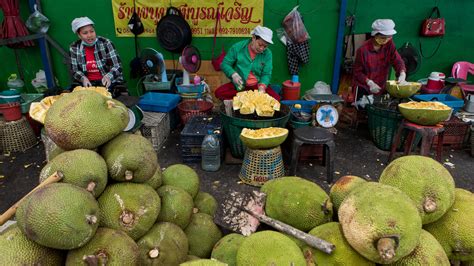 Eating Thai Fruit Demands Serious Effort but Delivers Sublime Reward - The New York Times