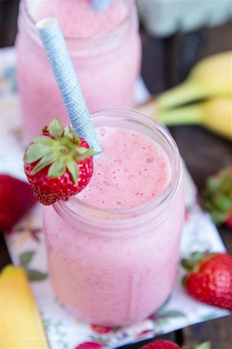 Easy Strawberry Banana Smoothie Recipe Without Yogurt