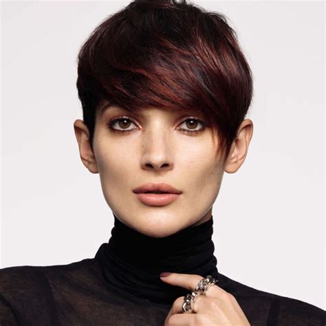 Cropped sides and back paired with a longer interior are the basic elements of a a classic pixie that looks modern! 50 Trendy Pixie Haircuts + Short Hair Ideas for 2020-2021 ...