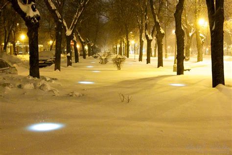 Noapte De Iarna In Bucuresti Cu Fotografii La Lumina Felinarelor