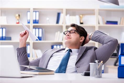 Have a Slacker Coworker? How Not to Get Blamed for Their Laziness 