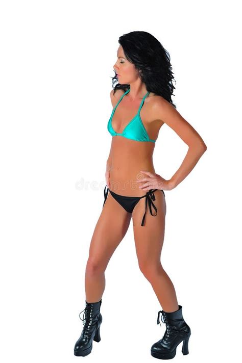 Brunette Sexy Che Mette In Mostra Bikini A Due Pezzi Fotografia Stock Immagine Di Caldo
