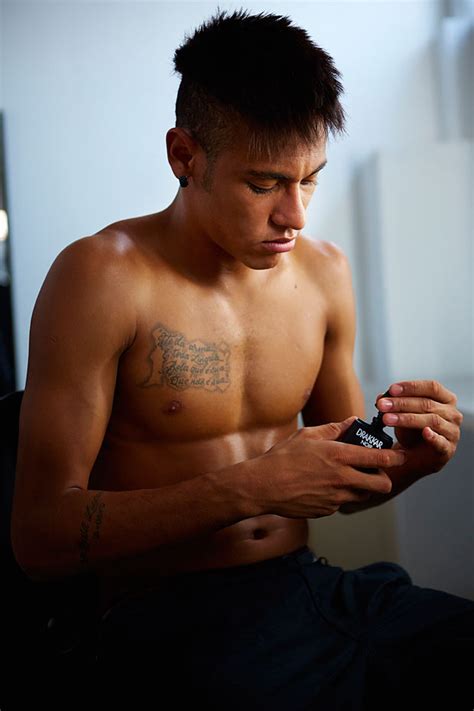 Er starb am sonntag mit nur 23 jahren. Neymar: Freundin, Vermögen, Größe, Tattoo, Herkunft 2018 ...