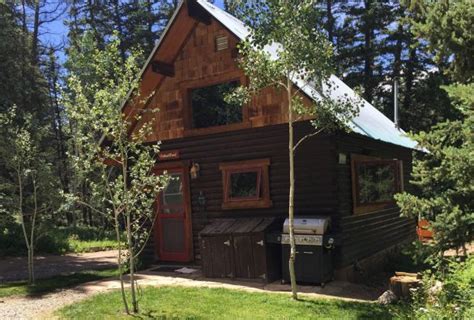 8 secluded cabins located inside the gunnison national forest, but just 12 minutes from downtown crested butte and 15 minutes from the ski area. Crested Butte Cabins - Pioneer Guest Cabins