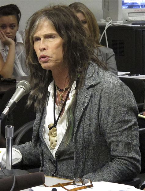 Hawaii Aerosmith Singer Seeks Anti Paparazzi Law The Daily Universe