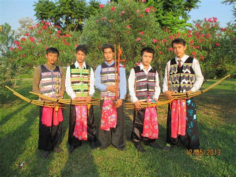 pin-by-d,lee-on-peb-hmoob-hmong-girl,-traditional-outfits,-mens-outfits