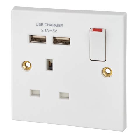 Bg 13a 1 Gang Switched Socket With 2 X Usb 21a White
