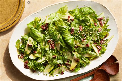 Green Salad With Apple Cider Vinaigrette Recipe