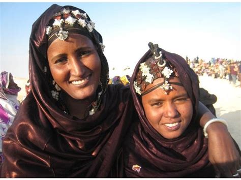 Tuareg Mother And Daughter Tuareg People African Beauty People