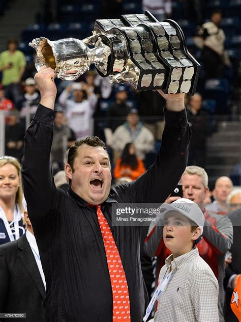 Head Coach Dj Smith Of The Oshawa Generals Hoists The Memorial Cup In News Photo Getty Images