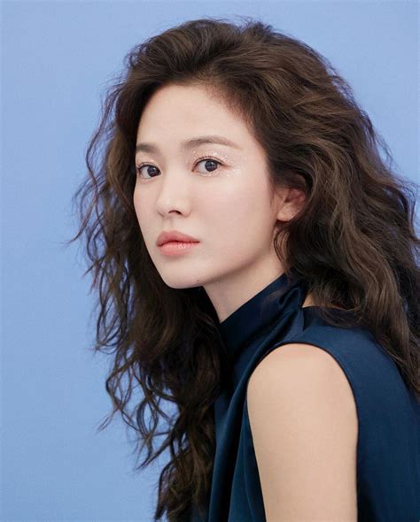 She gained international popularity through her leading roles in television dramas autumn in my heart (2000). Song Hye Kyo, Goo Hye Sun chứng minh cho câu: Càng độc lập ...