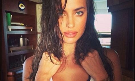 Irina Shayk Shows Off Her Ample Cleavage In Sexy Instagram Selfie Daily Mail Online