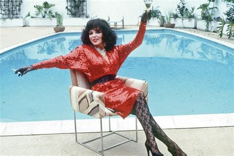 Tv icons joan collins cozies up to linda gray. ES LIFESTYLE : POWER HUNGRY - DAME JOAN COLLINS On The ...