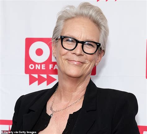 jamie lee curtis 64 praises pamela anderson 56 for going makeup free at paris fashion week