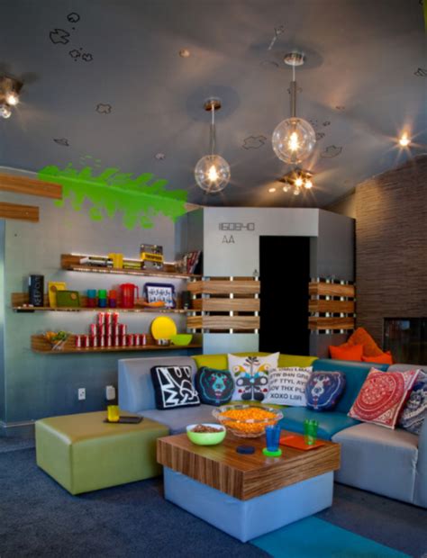 Try out all the possibilities with this cool decorating game! 7 Cool Video Games Themed Room For Kids | Kidsomania