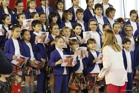 Prendi un'emozione, interpretato da greta cacciolo, 8 anni, di gioiosa marea (messina), ha vinto la 58/a edizione dello zecchino d'oro, in diretta su rai1 dall'antoniano di bologna. Nettuno d'Oro al Piccolo Coro | Zecchino d'Oro