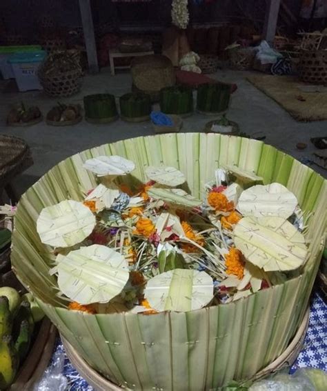 Sarana Hindu Bali Makna Simbolis Banten Otonan