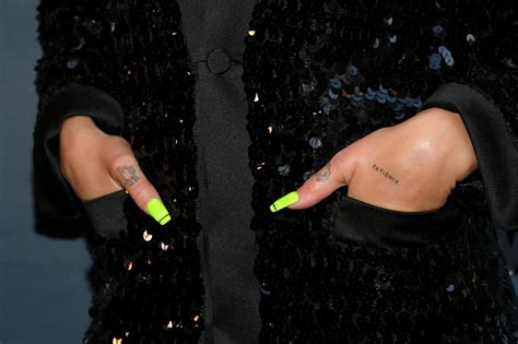 Dua Lipa's Neon Green Nail Art | The Best Celebrity Nail ... 1 year ago1 year ago.