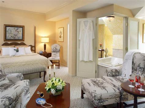 Welcome guests with these easy spare bedroom decorating ideas﻿. Creating a Welcoming Guest Bedroom