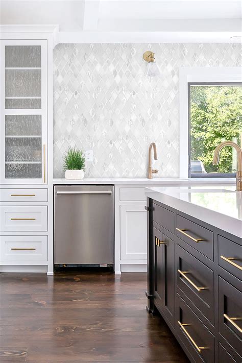 Have you settled on a quartz countertop for your kitchen? Elegant White Rhomboid Backsplash Tile | Backsplash.com