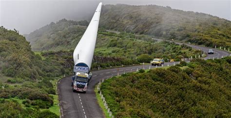 | meaning, pronunciation, translations and examples. Iberdrola launches construction of three wind farms in Greece